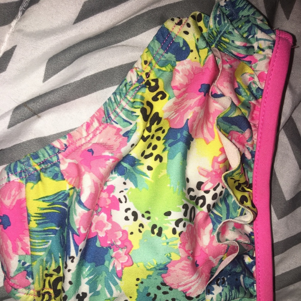 Bathing suits - Picture 3 of 5